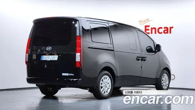 Hyundai Staria 2025 — Photo 3/20