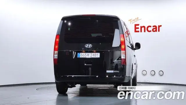 Hyundai Staria 2025 — Photo 15/20