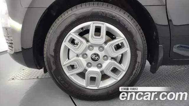 Hyundai Staria 2025 — Photo 12/20