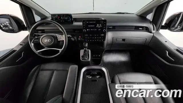 Hyundai Staria 2025 — Photo 19/20