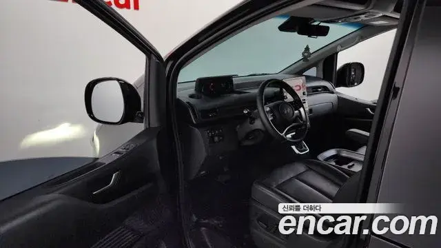 Hyundai Staria 2025 — Photo 4/20