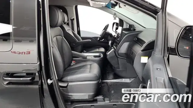 Hyundai Staria 2025 — Photo 5/20