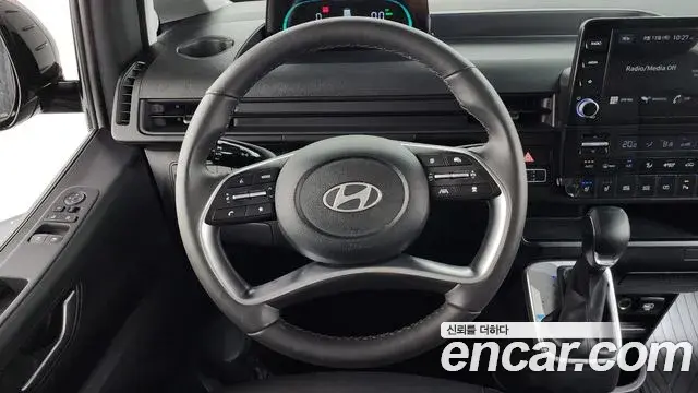 Hyundai Staria 2025 — Photo 9/20
