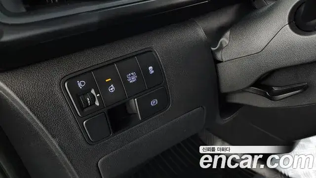 Hyundai Staria 2025 — Photo 13/20