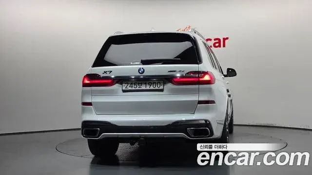 BMW X7 2020 — Photo 35/36