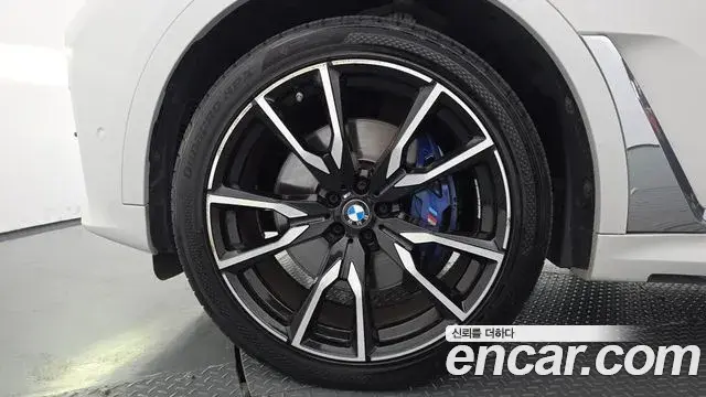 BMW X7 2020 — Photo 21/36
