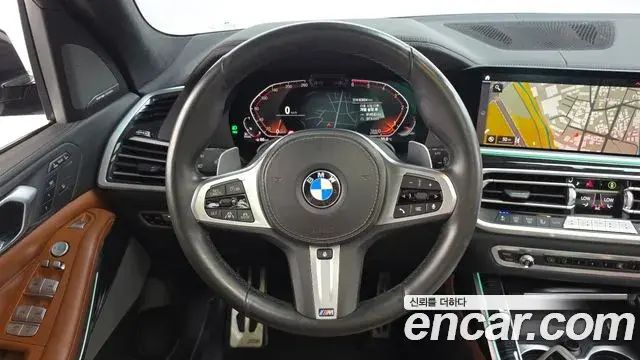 BMW X7 2020 — Photo 25/36