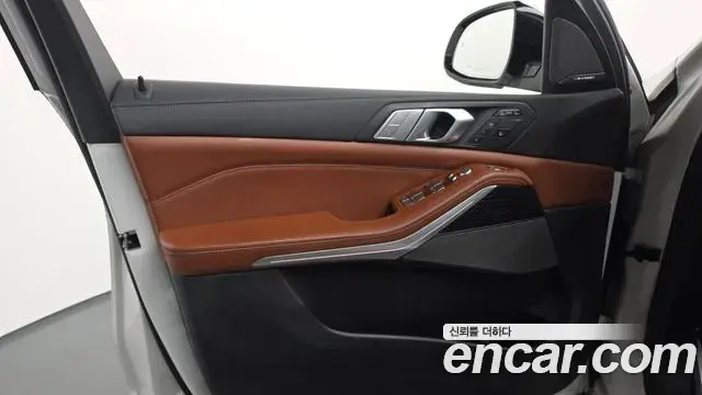 BMW X7 2020 — Photo 14/36