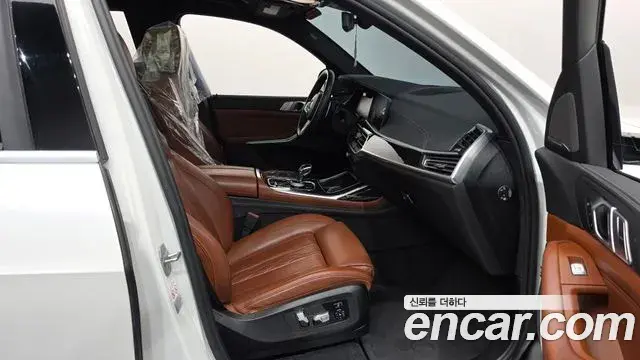 BMW X7 2020 — Photo 17/36