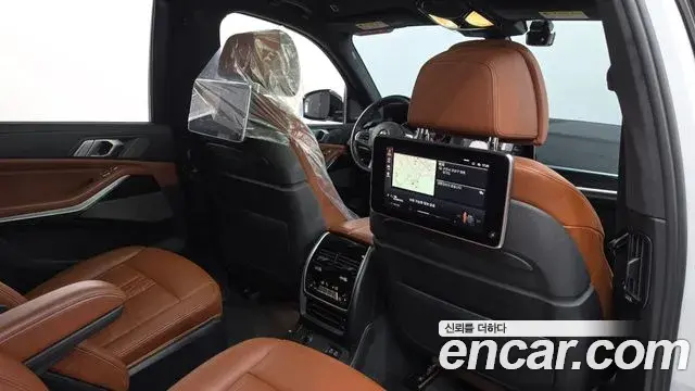 BMW X7 2020 — Photo 29/36