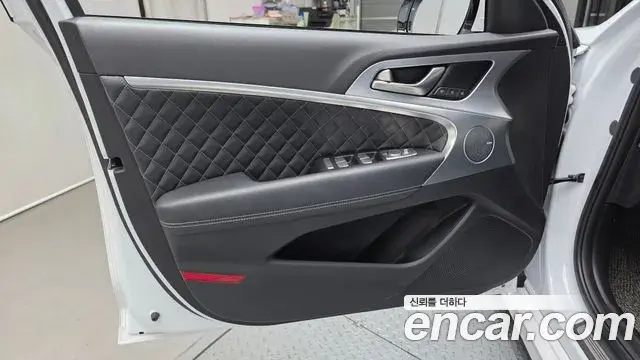 Genesis G70 2018 — ფოტო 23/31
