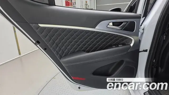 Genesis G70 2018 — ფოტო 31/31