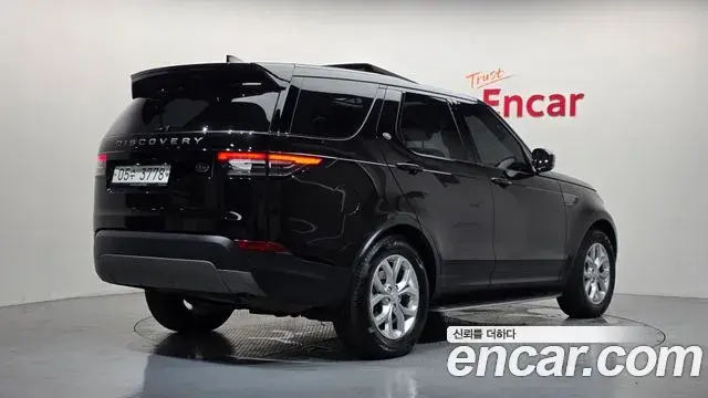 Land Rover Discovery 5 2018 — ფოტო 7/36
