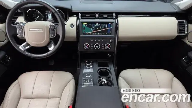 Land Rover Discovery 5 2018 — ფოტო 34/36