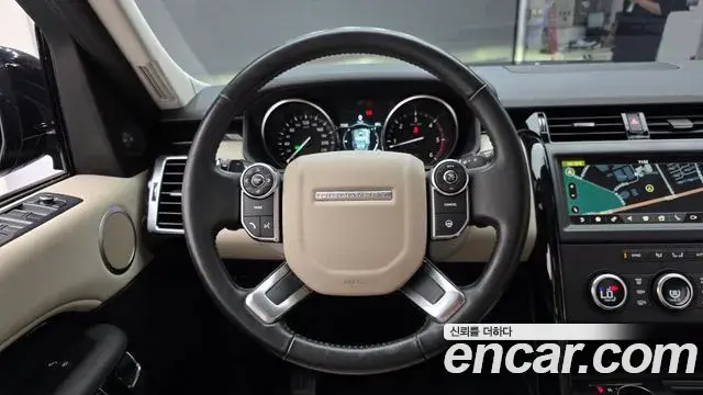 Land Rover Discovery 5 2018 — ფოტო 17/36