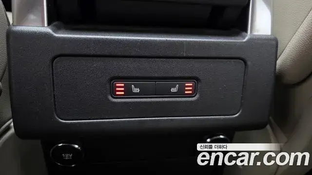 Land Rover Discovery 5 2018 — ფოტო 26/36