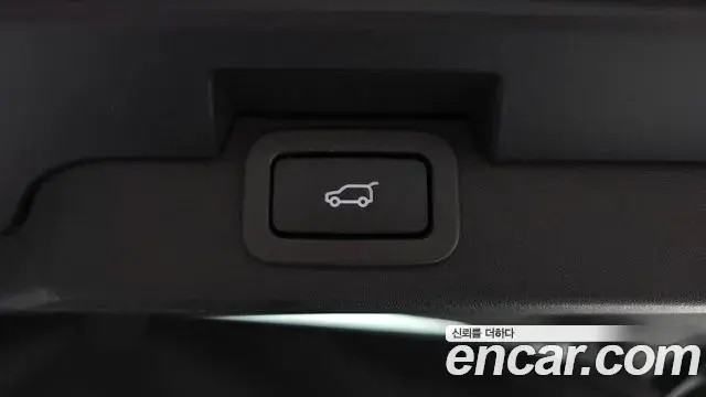 Land Rover Discovery 5 2018 — ფოტო 14/36