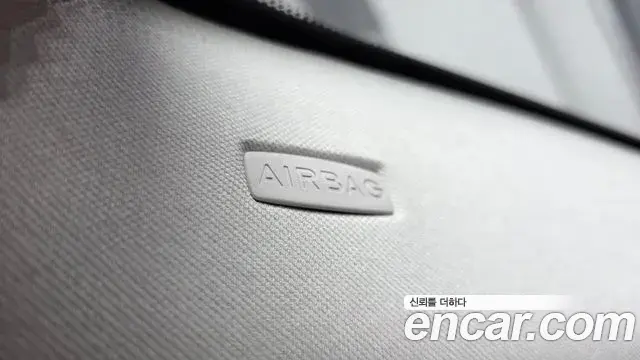 Land Rover Discovery 5 2018 — ფოტო 28/36