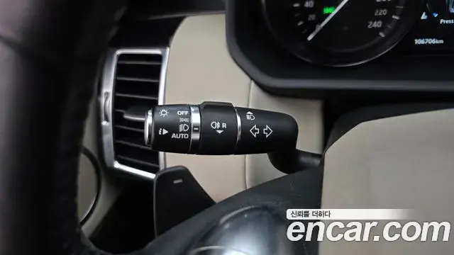 Land Rover Discovery 5 2018 — ფოტო 32/36