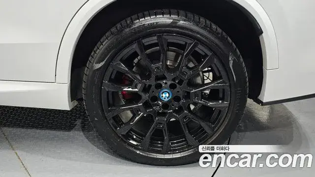 BMW X5 2023 — Photo 33/42