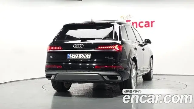 Audi Q7 2023 — Фото 4/20