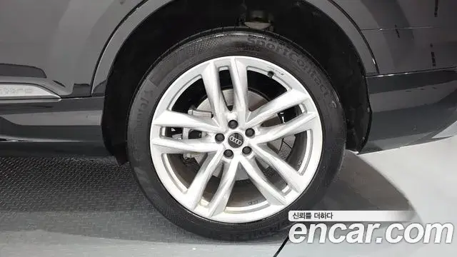 Audi Q7 2023 — Şəkil 17/41