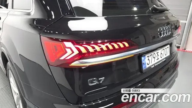 Audi Q7 2023 — Şəkil 22/41