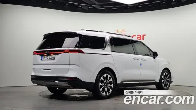 Kia Carnival 2022 — ფოტო 20/20