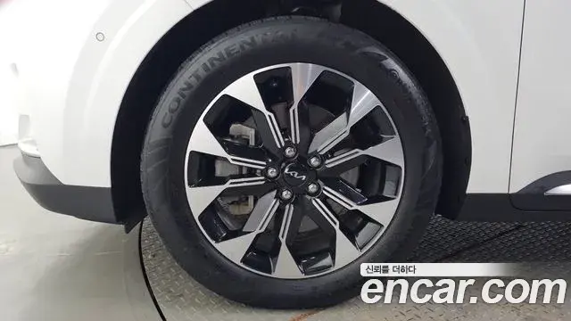 Kia Carnival 2022 — ფოტო 8/20