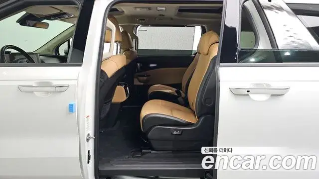 Kia Carnival 2022 — ფოტო 7/20
