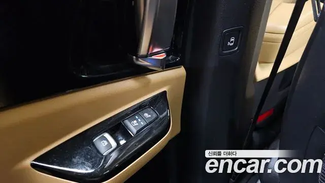 Kia Carnival 2022 — ფოტო 18/20