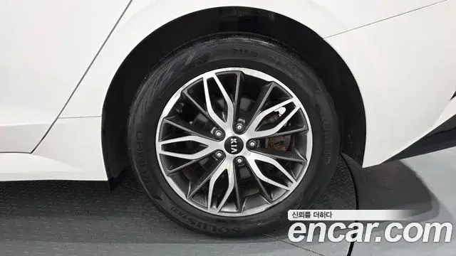 Kia K5 2021 — Şəkil 14/37