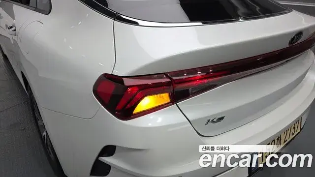 Kia K5 2021 — Şəkil 20/37