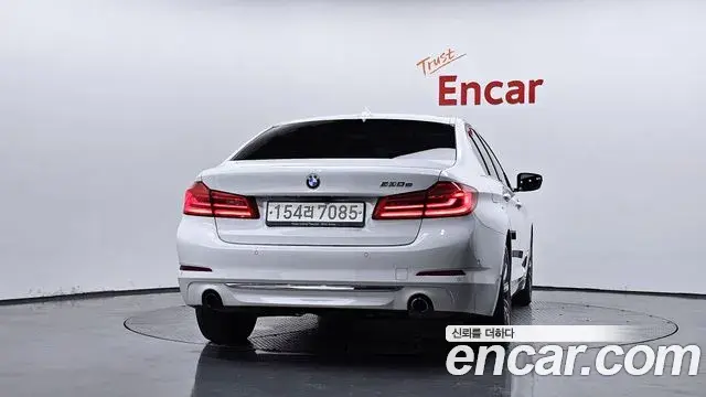 BMW 5 Series 2020 — ფოტო 7/33