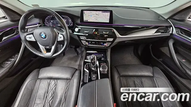 BMW 5 Series 2020 — ფოტო 14/33