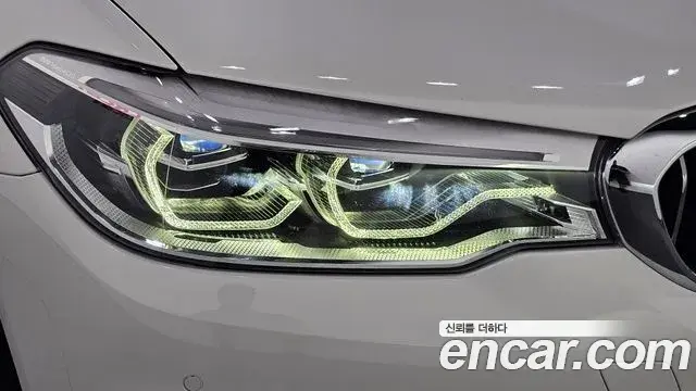 BMW 5 Series 2020 — ფოტო 22/33