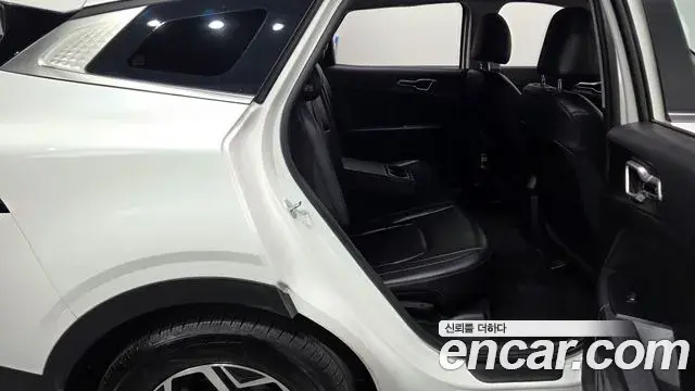Kia Sportage 2023 — Şəkil 18/31