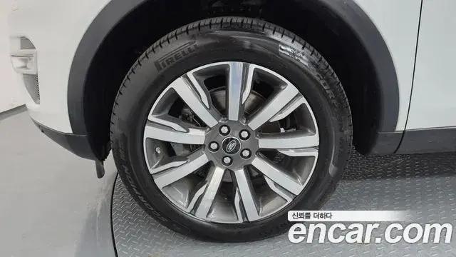Land Rover Discovery Sport 2019 — Photo 4/39