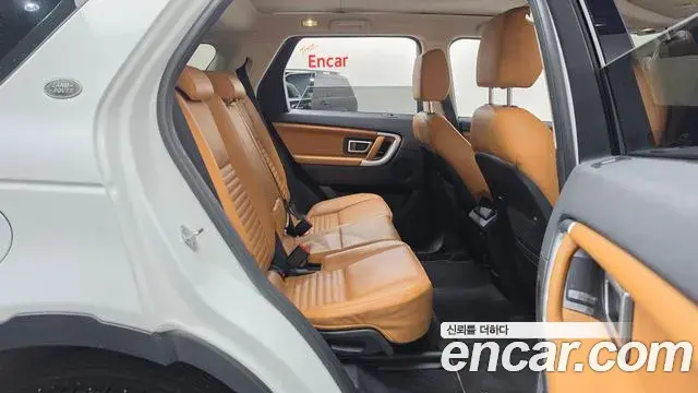 Land Rover Discovery Sport 2019 — Photo 37/39