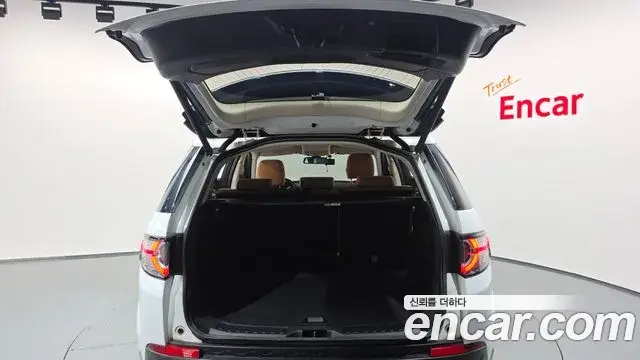Land Rover Discovery Sport 2019 — Photo 22/39