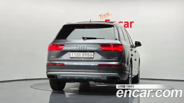 Audi Q7 2019 — Фото 4/20