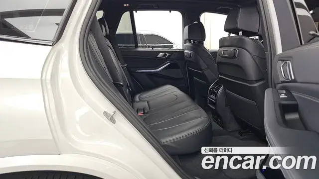 BMW X5 2025 — ფოტო 26/35
