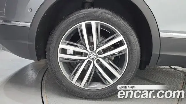 Volkswagen Tiguan Allspace 2018 — Фото 4/20
