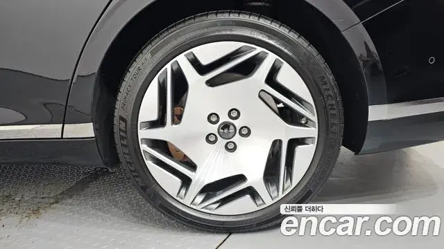 Genesis G90 2022 — Şəkil 32/39