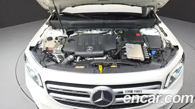 Mercedes-Benz GLB-Class 2021 — ფოტო 21/32