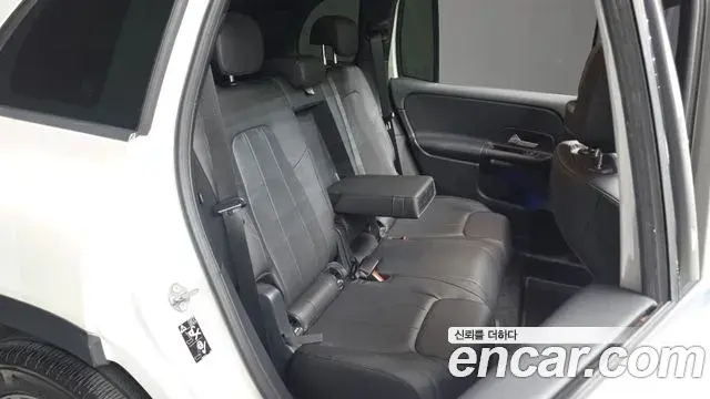 Mercedes-Benz GLB-Class 2021 — ფოტო 13/32