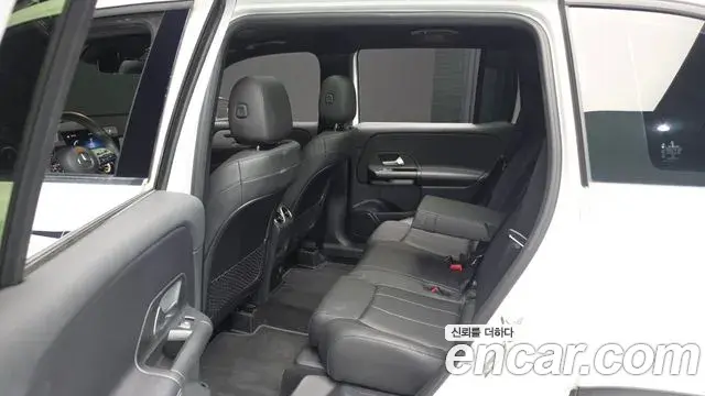 Mercedes-Benz GLB-Class 2021 — ფოტო 17/32