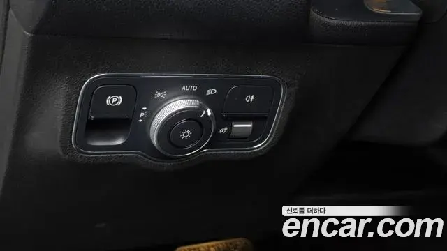 Mercedes-Benz GLB-Class 2021 — ფოტო 24/32
