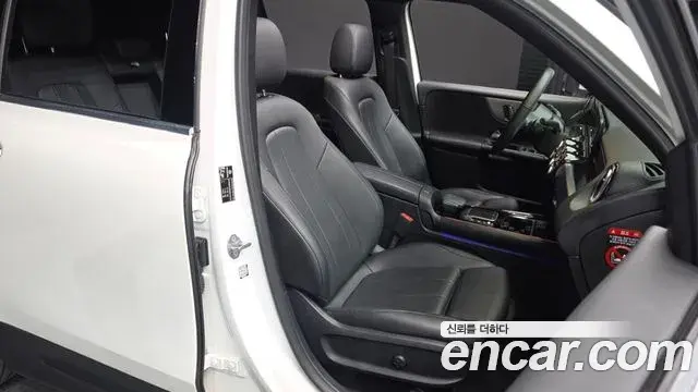 Mercedes-Benz GLB-Class 2021 — ფოტო 8/32