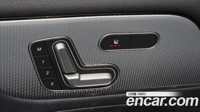 Mercedes-Benz GLB-Class 2021 — ფოტო 25/32